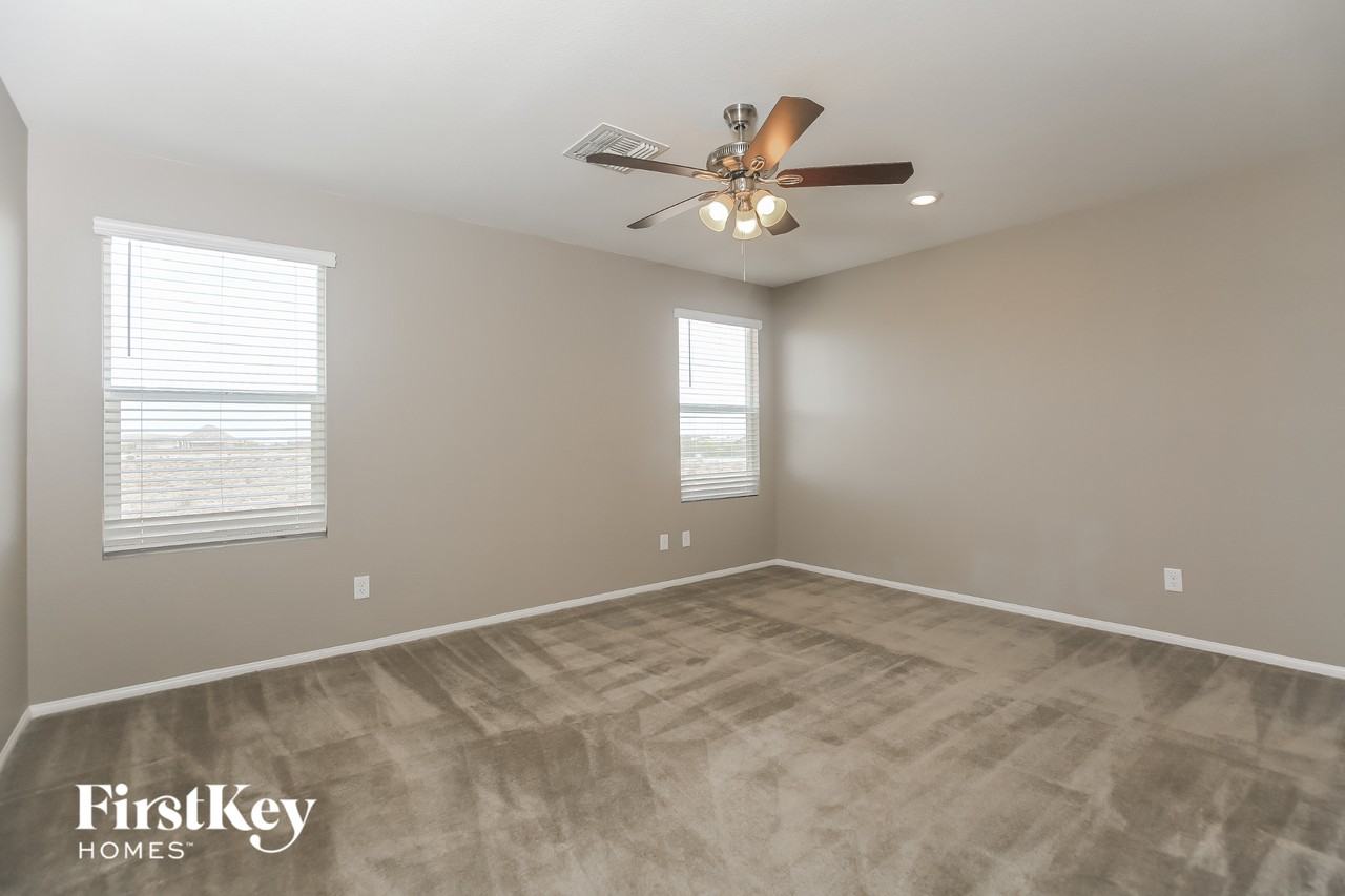 9450 Yorkshire Coast Ave - Photo 7 of 15