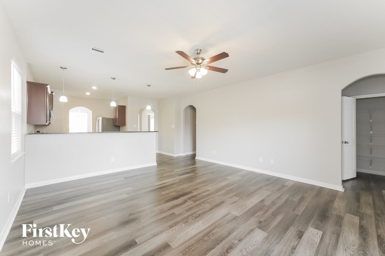 25069 Authors Dr - Photo 4 of 15