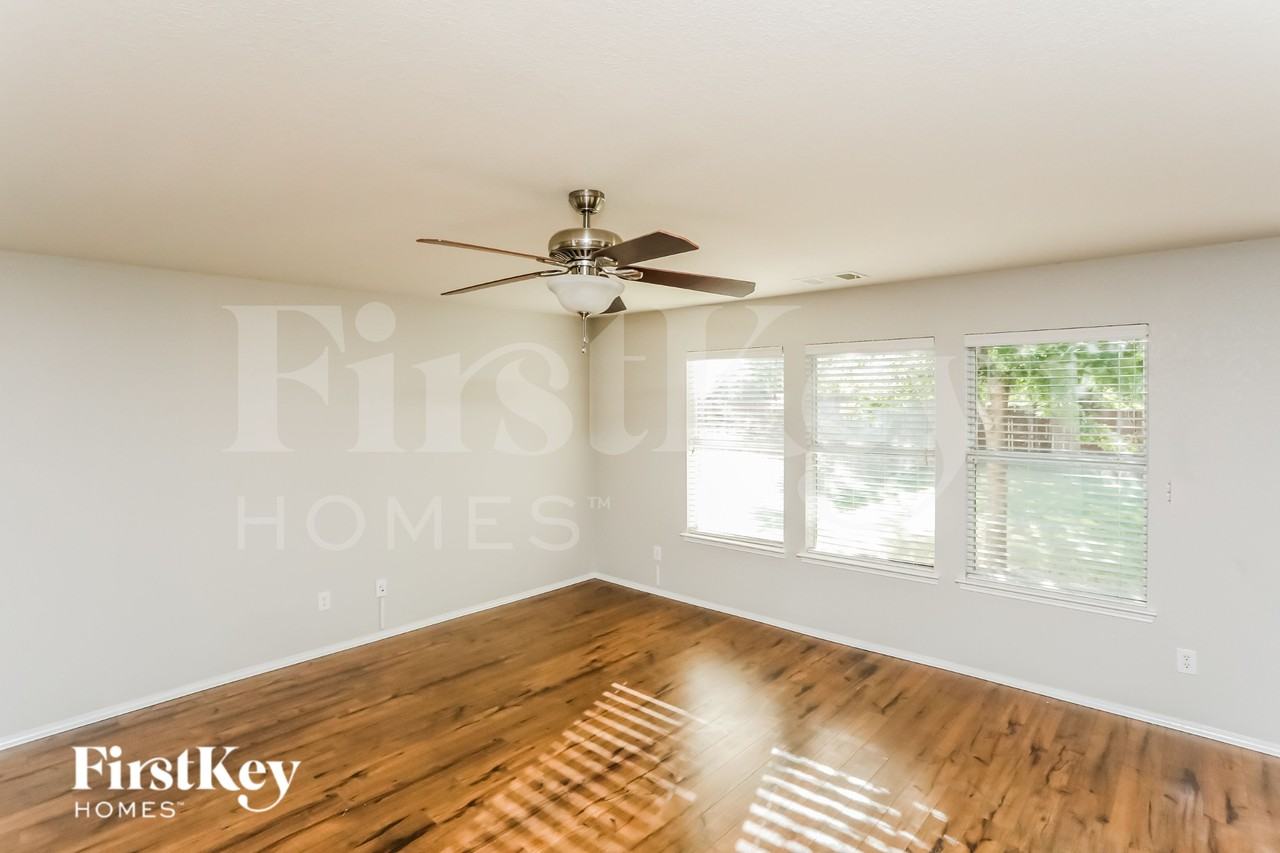 13925 Walnut Canyon Ct - Photo 2 of 15