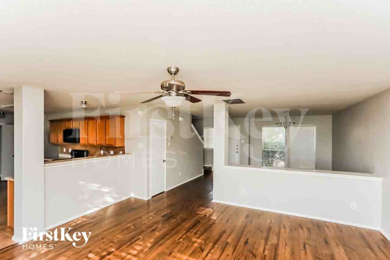 13925 Walnut Canyon Ct - Photo 3 of 15