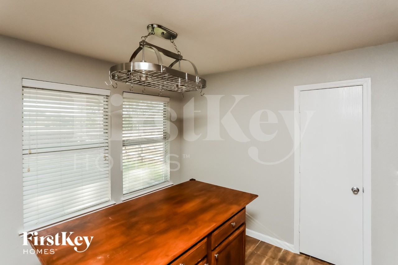 13925 Walnut Canyon Ct - Photo 5 of 15