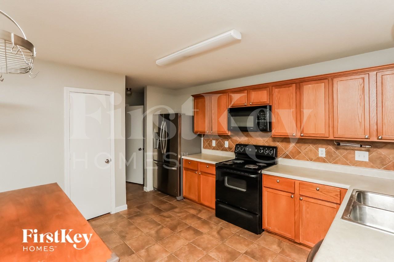 13925 Walnut Canyon Ct - Photo 6 of 15