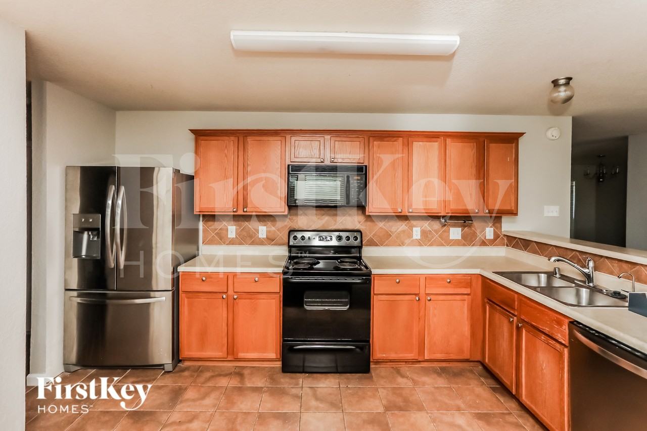 13925 Walnut Canyon Ct - Photo 7 of 15