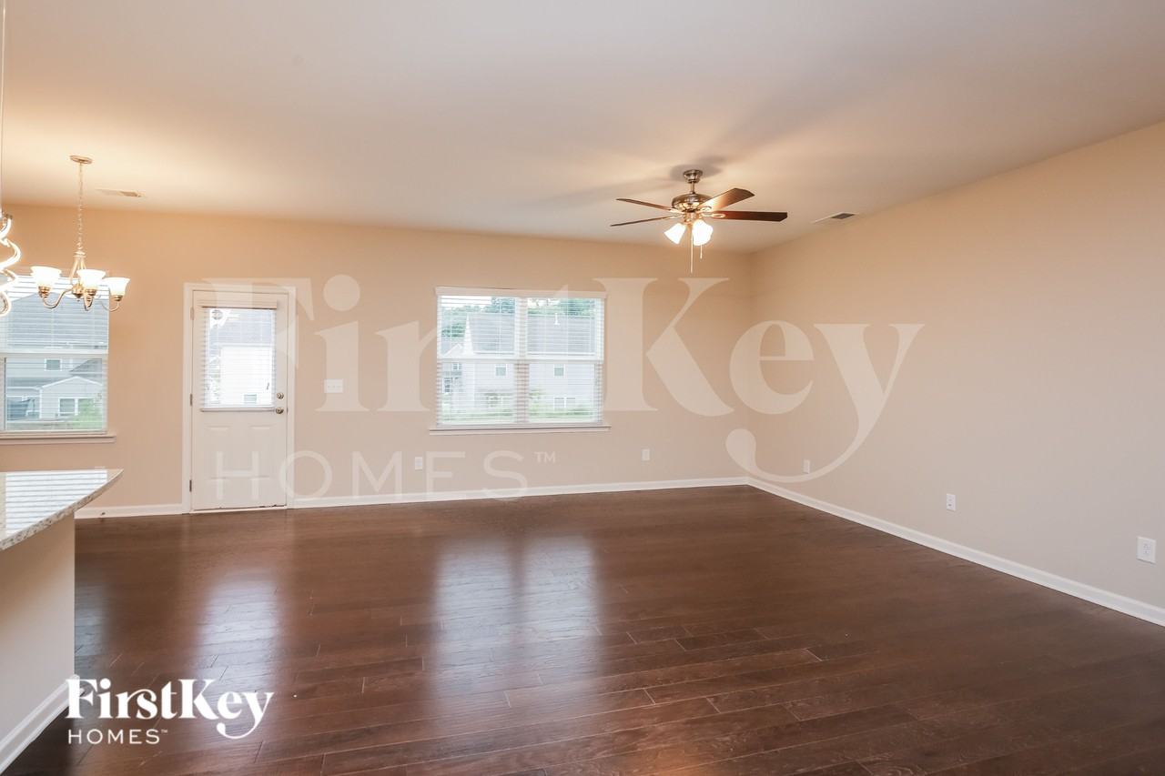 6040 Wheeler Ridge Rd - Photo 3 of 18