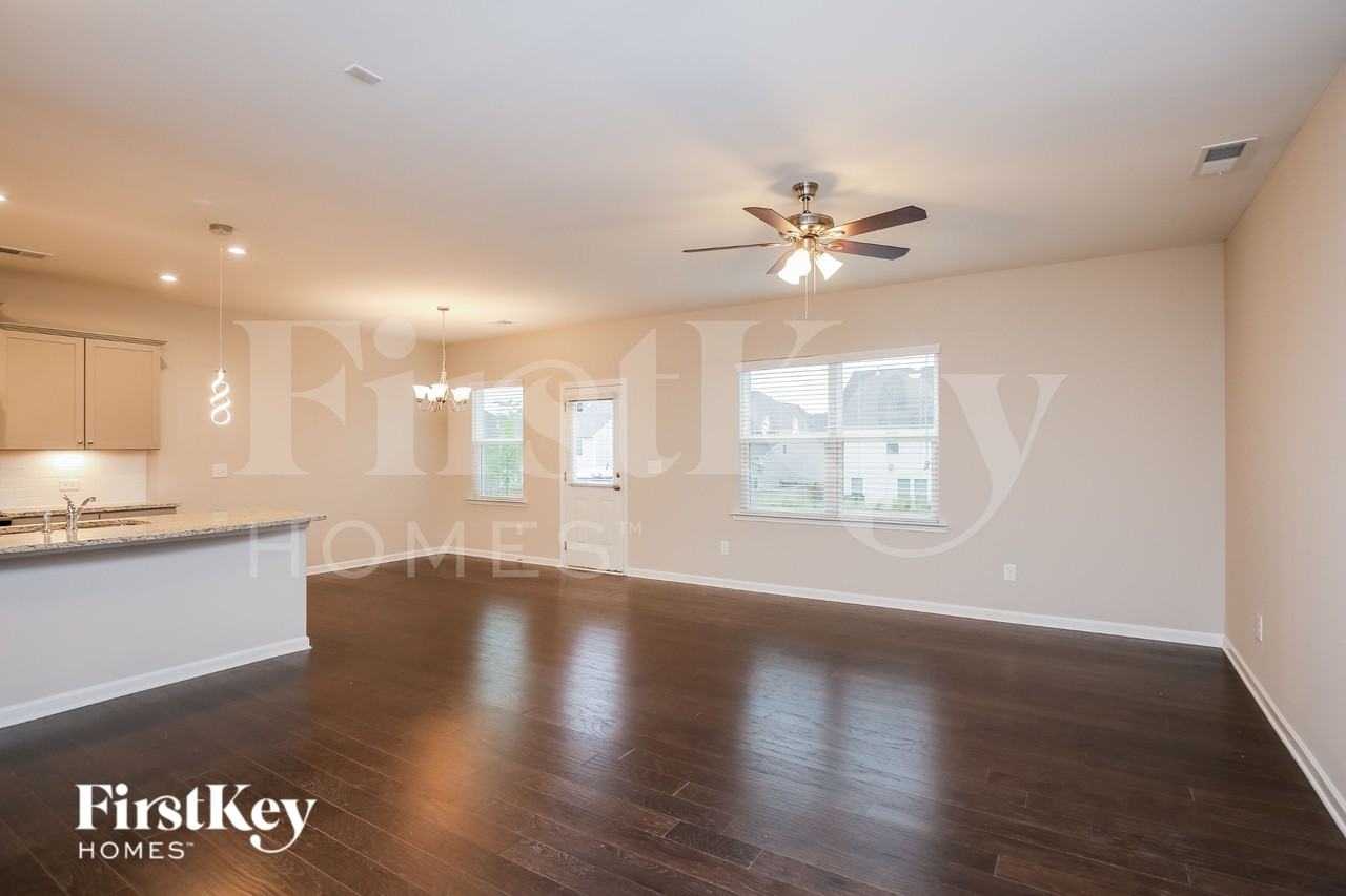 6040 Wheeler Ridge Rd - Photo 5 of 18
