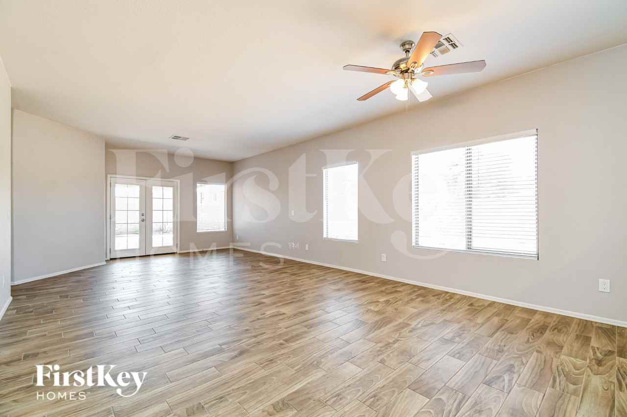 521 E Red Rock Trl - Photo 2 of 19
