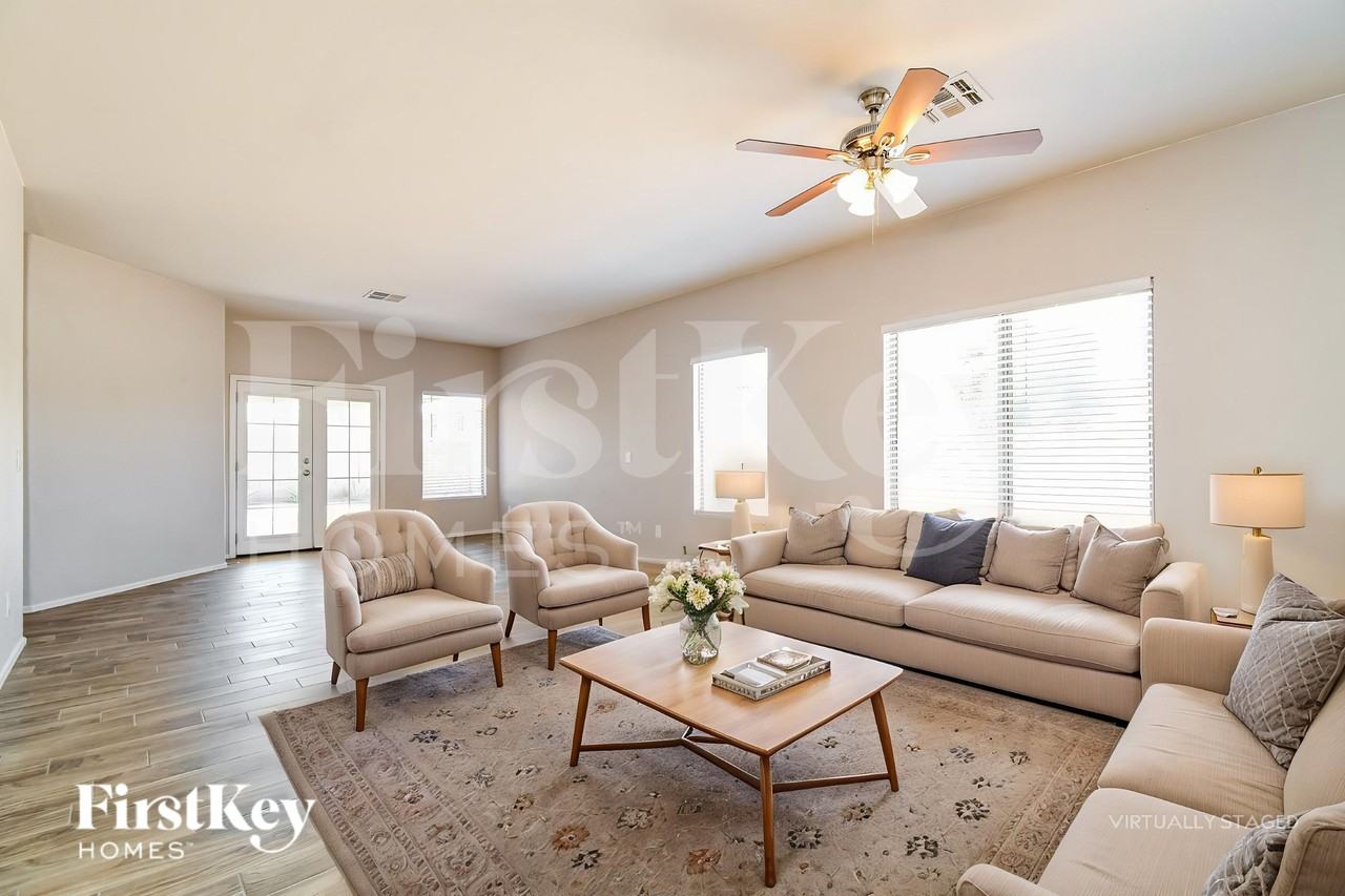 521 E Red Rock Trl - Photo 3 of 19