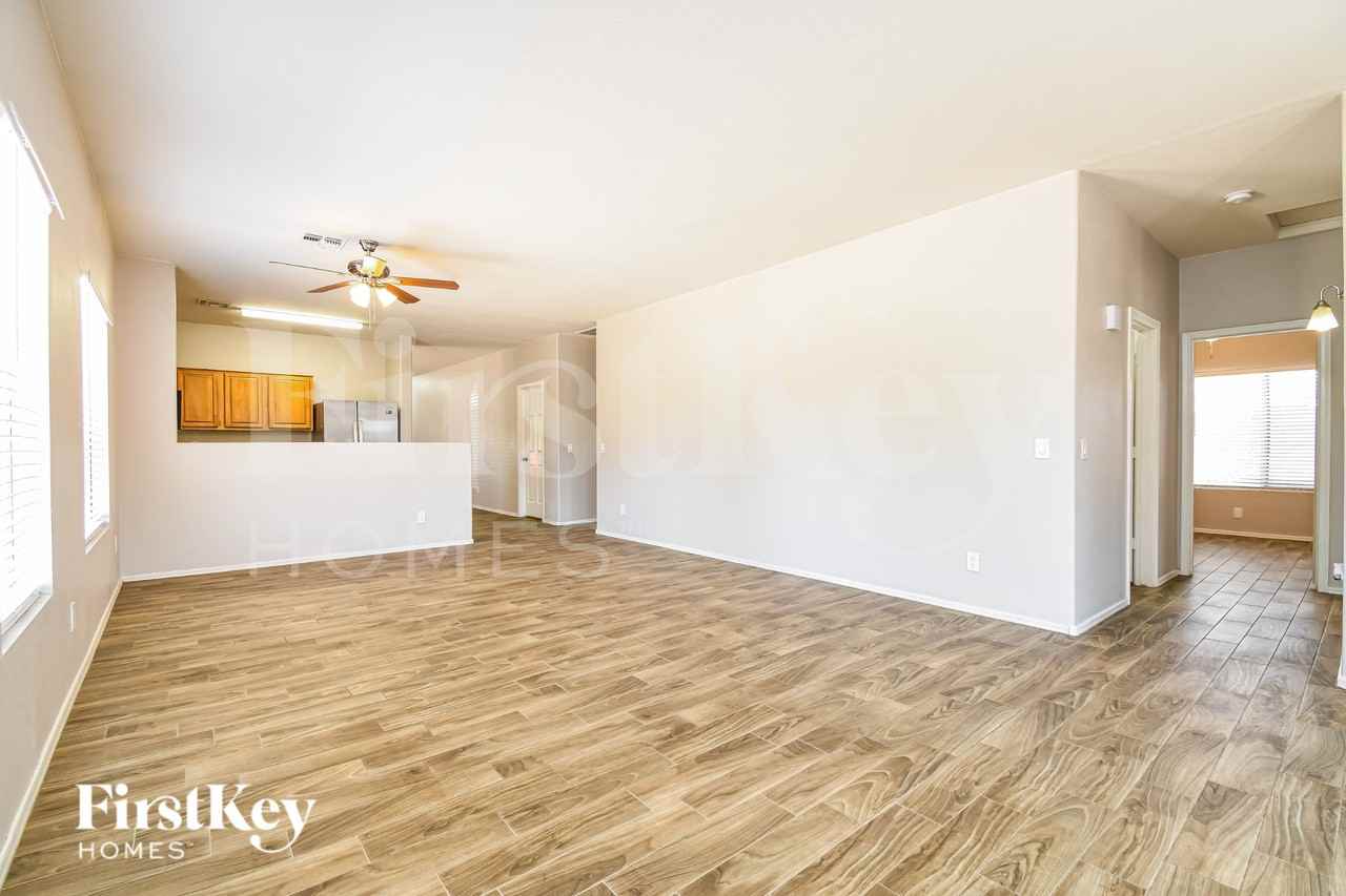 521 E Red Rock Trl - Photo 4 of 19