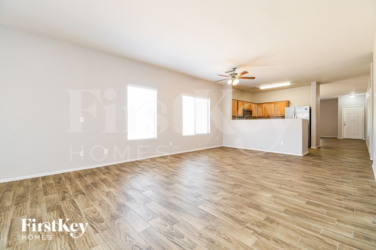 521 E Red Rock Trl - Photo 5 of 19