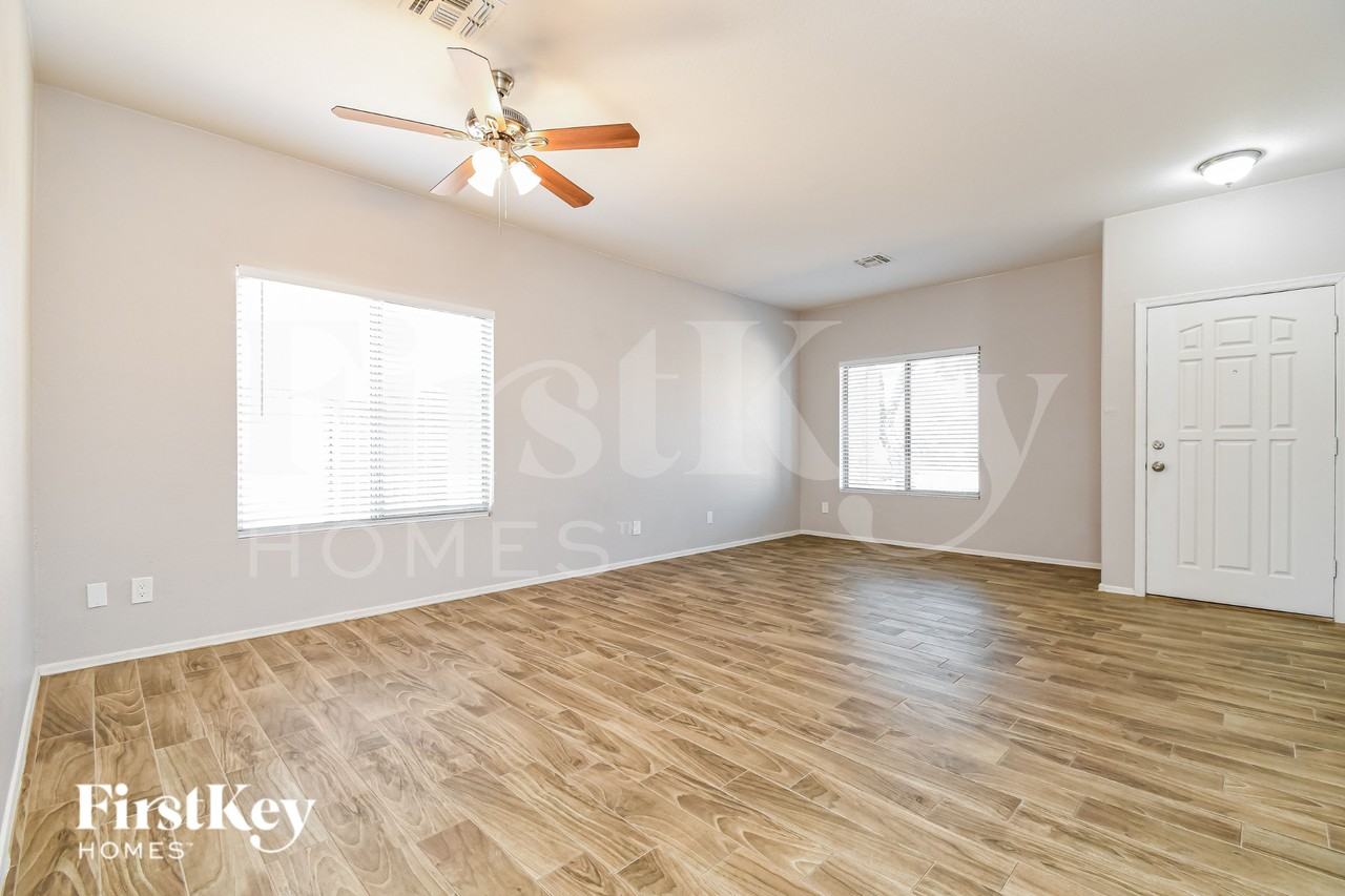 521 E Red Rock Trl - Photo 6 of 19
