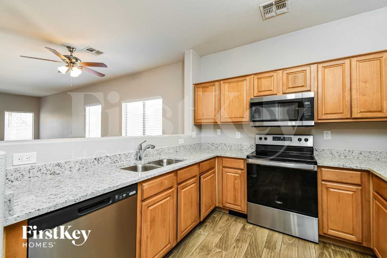 521 E Red Rock Trl - Photo 7 of 19