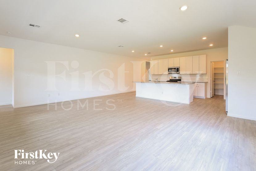 6728 Beehive Dr - Photo 5 of 15