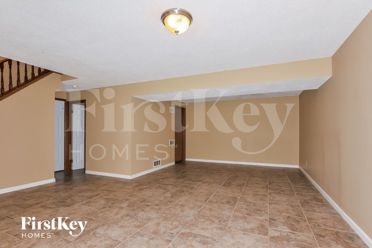 2605 Westminister Dr - Photo 3 of 15