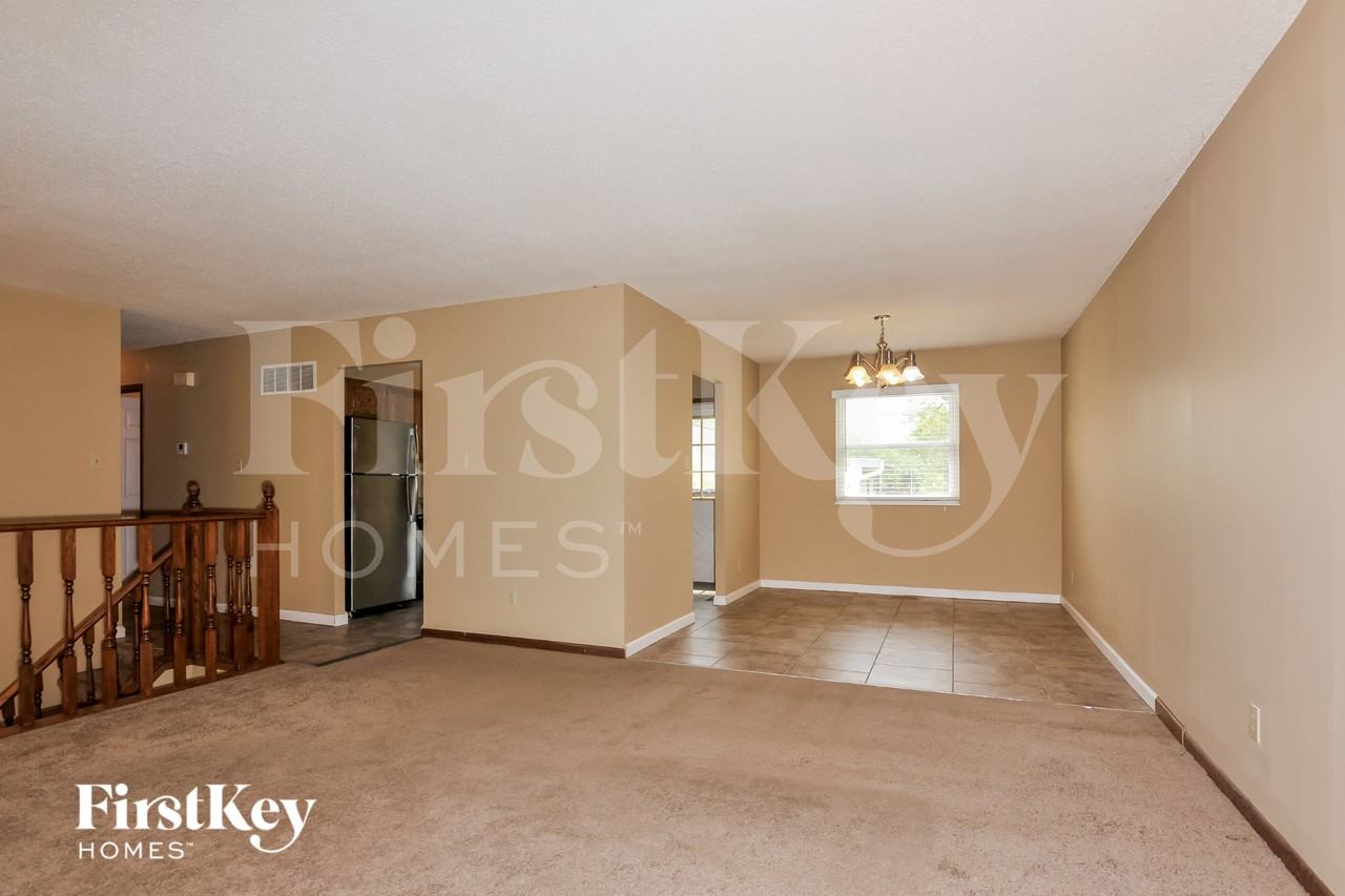 2605 Westminister Dr - Photo 4 of 15