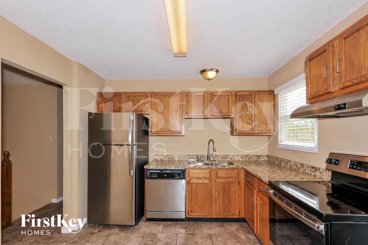 2605 Westminister Dr - Photo 5 of 15