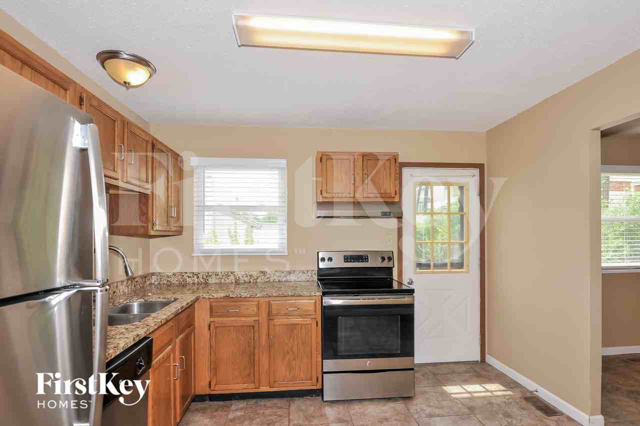 2605 Westminister Dr - Photo 6 of 15