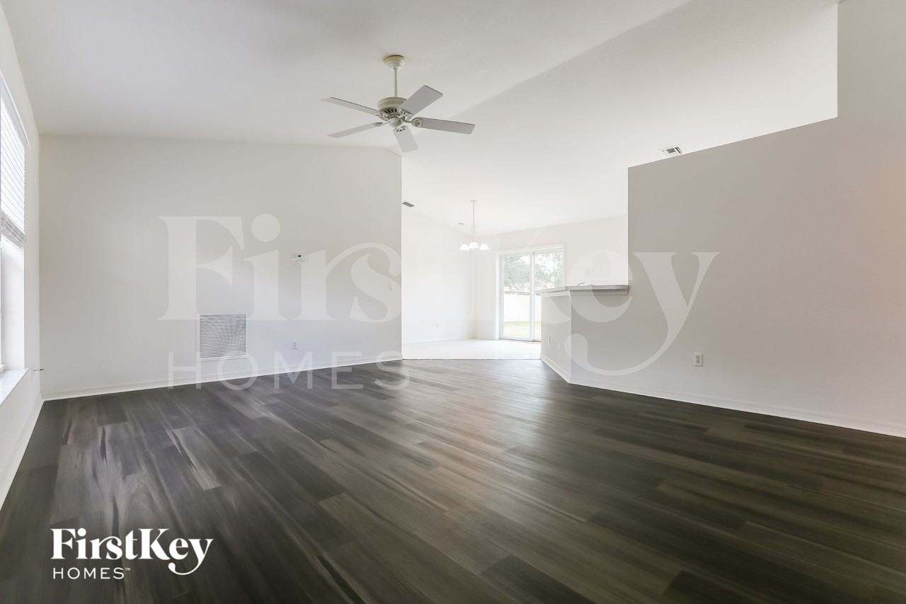 11092 Vanessa Ave - Photo 2 of 15