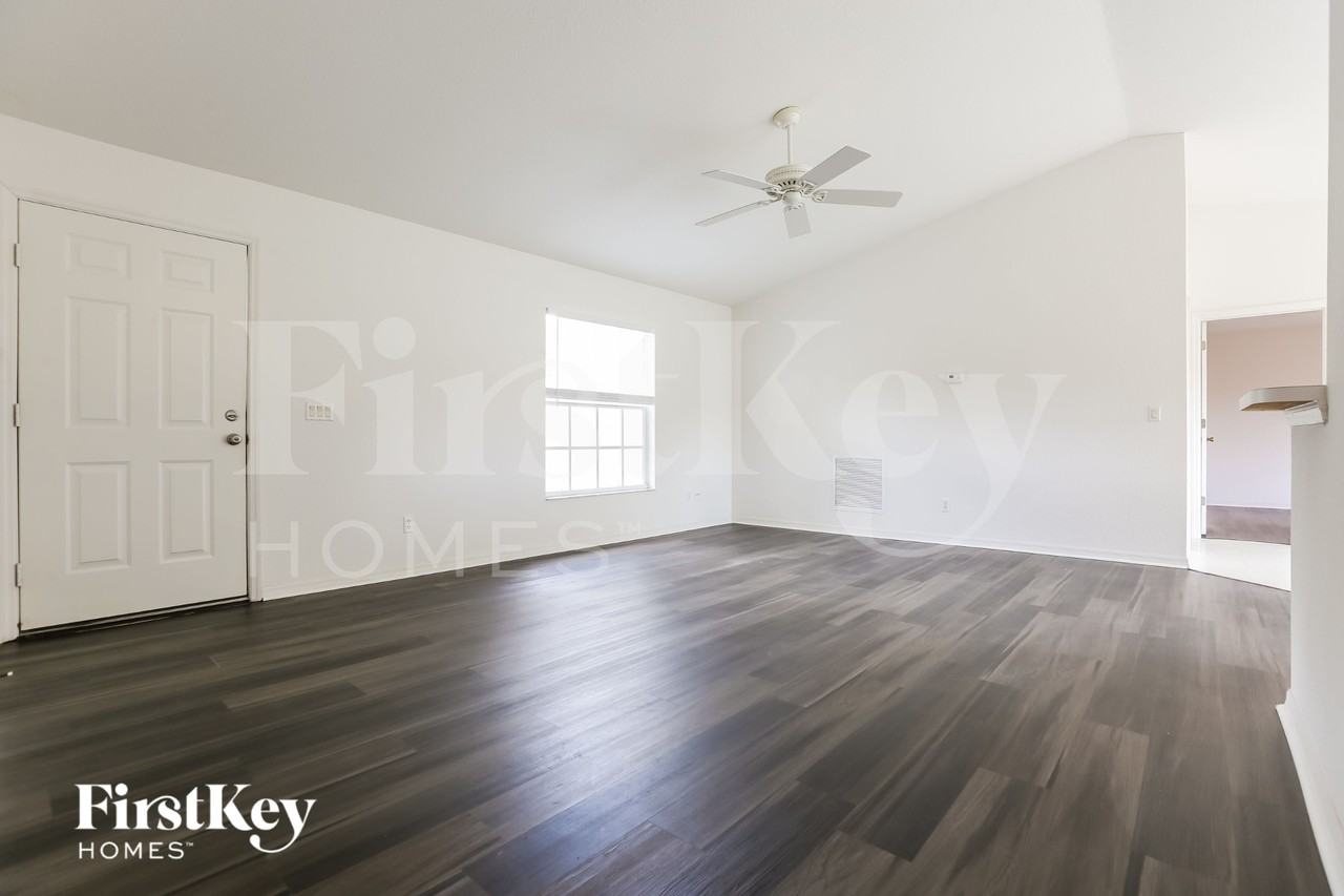 11092 Vanessa Ave - Photo 4 of 15