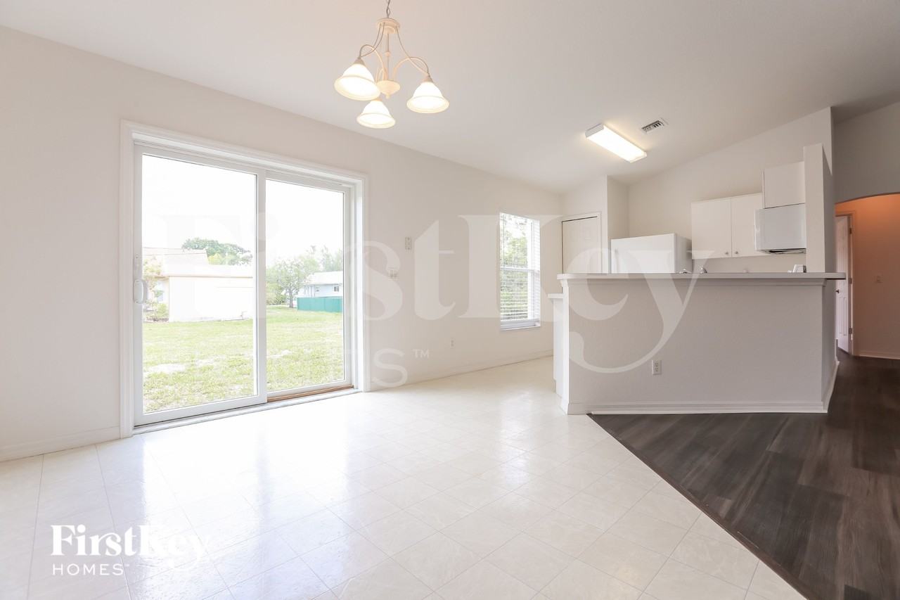 11092 Vanessa Ave - Photo 5 of 15