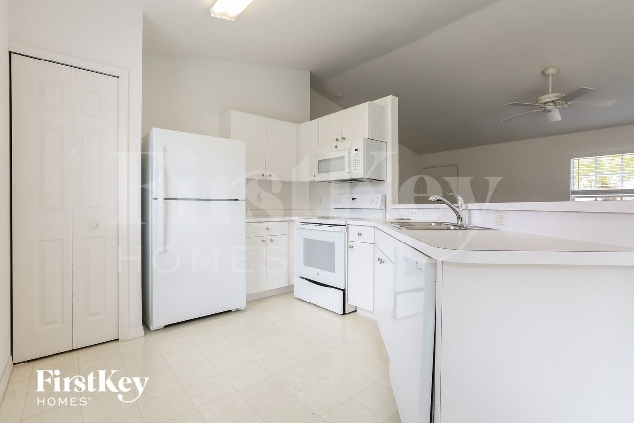 11092 Vanessa Ave - Photo 6 of 15