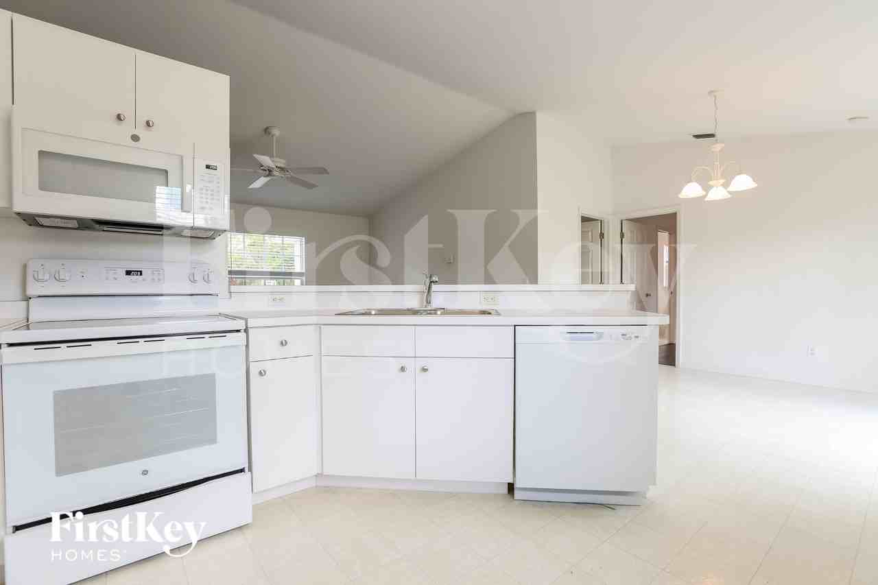 11092 Vanessa Ave - Photo 7 of 15