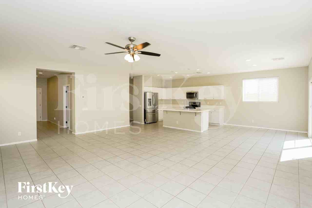 4527 Amberley Ridge Ave - Photo 3 of 15