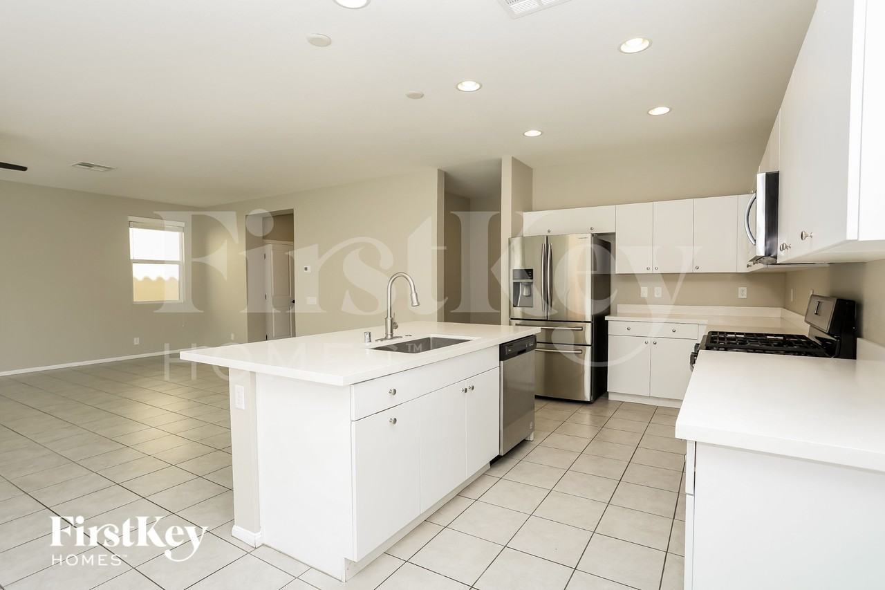 4527 Amberley Ridge Ave - Photo 4 of 15