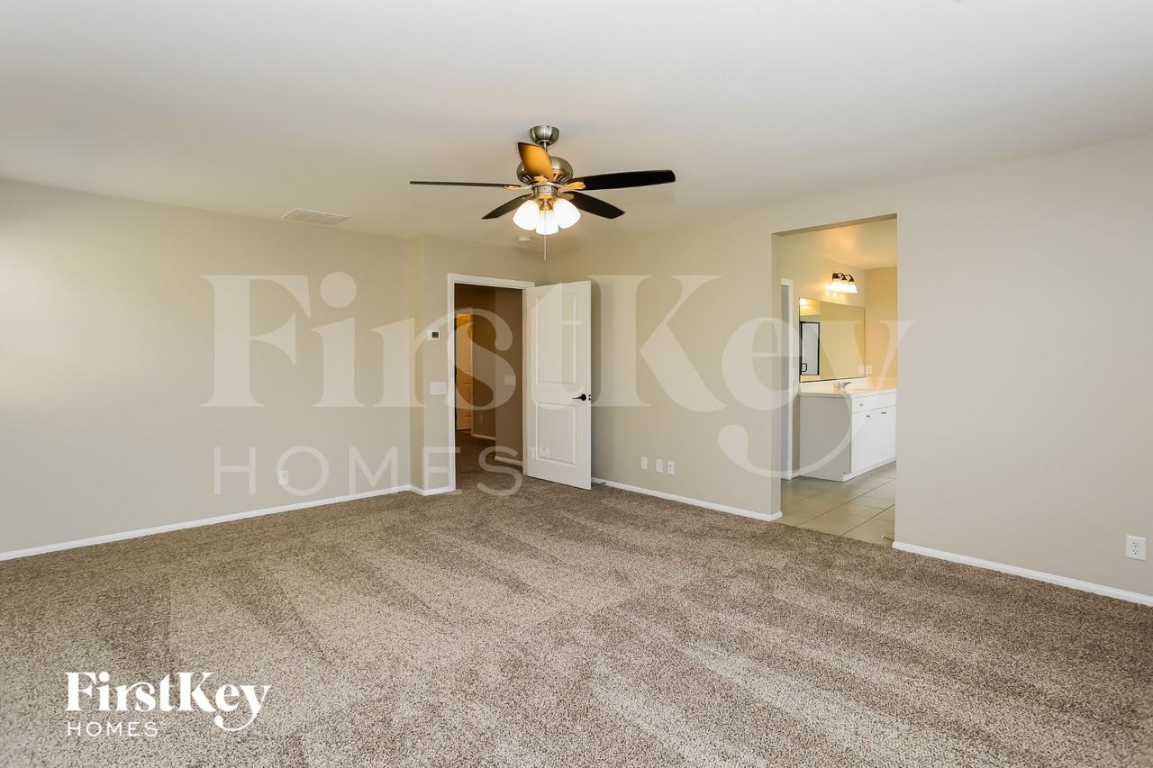 4527 Amberley Ridge Ave - Photo 7 of 15