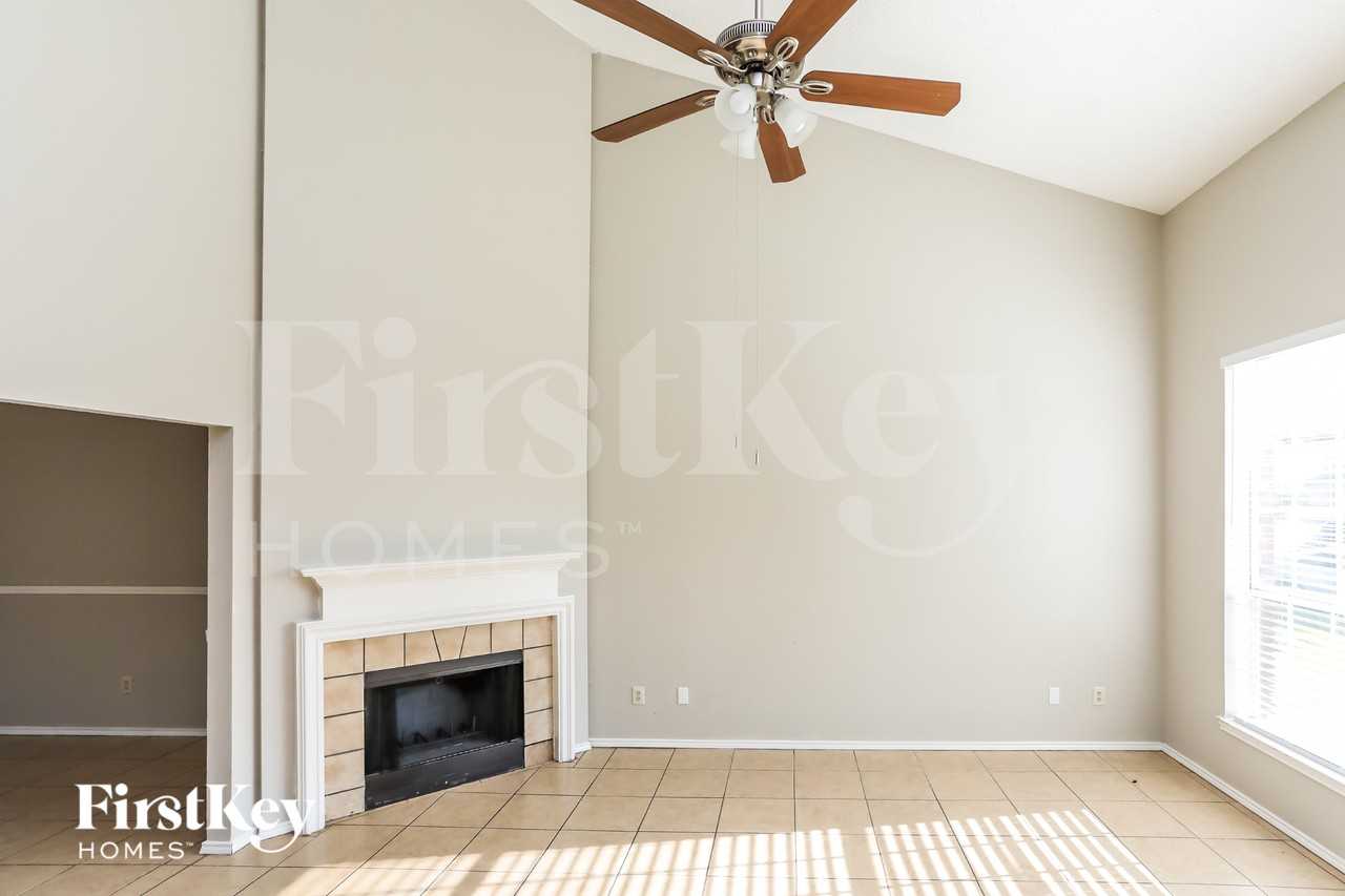 5320 Faireast Ct - Photo 2 of 15