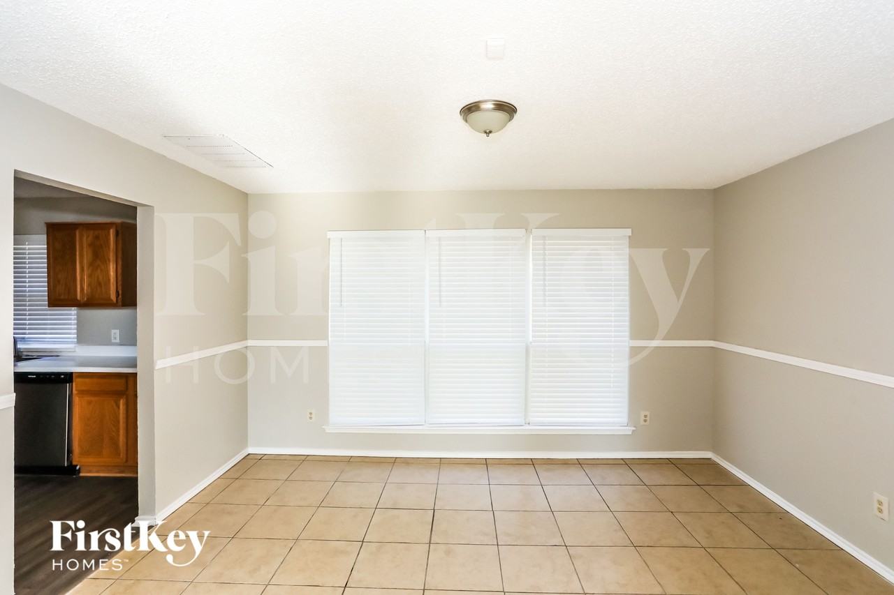 5320 Faireast Ct - Photo 4 of 15