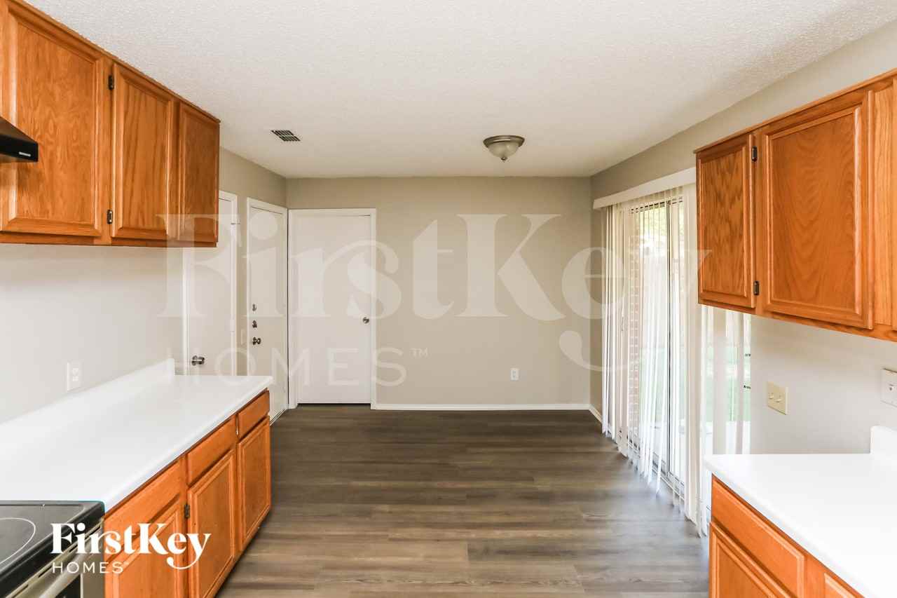 5320 Faireast Ct - Photo 5 of 15