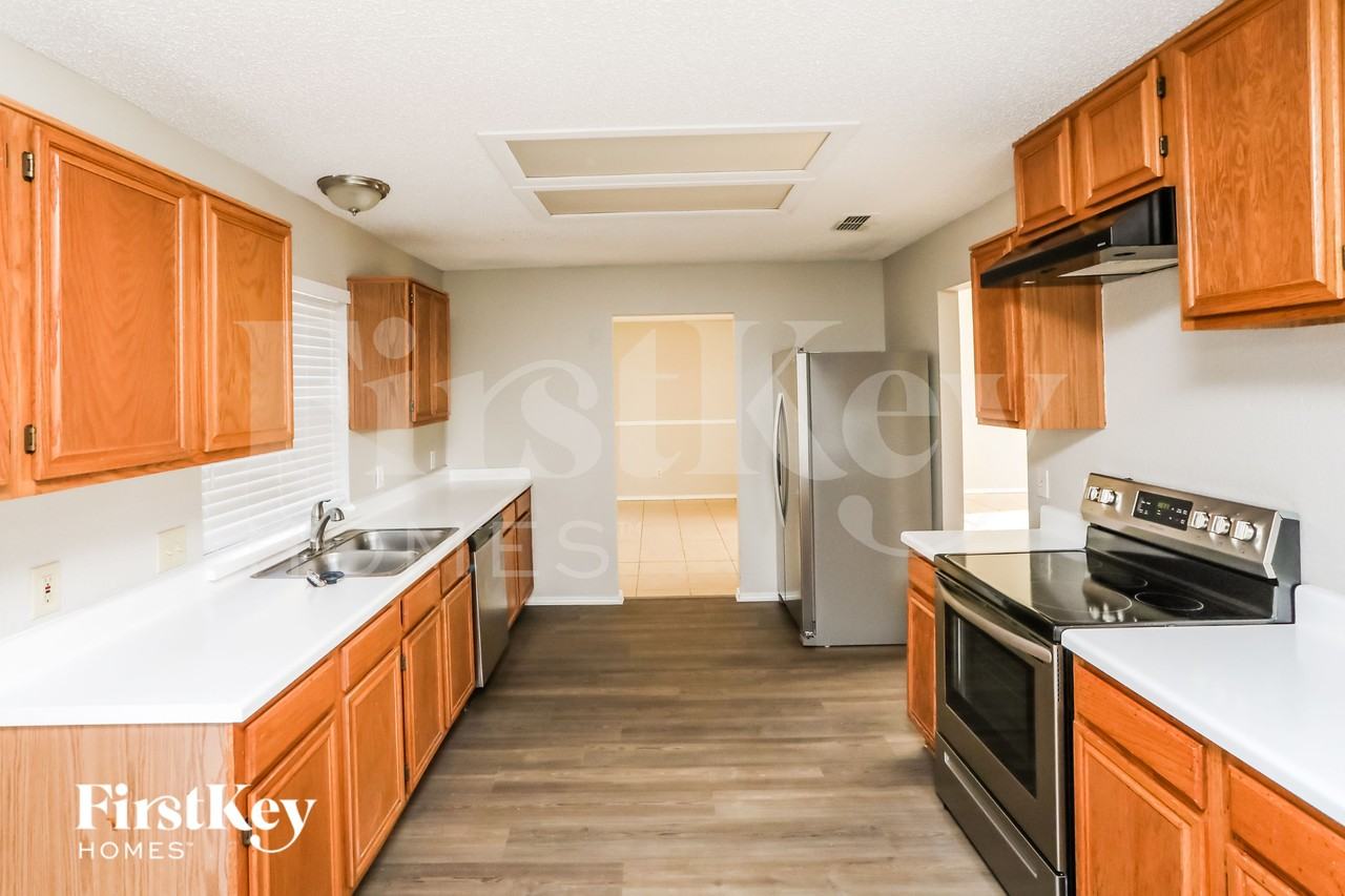 5320 Faireast Ct - Photo 6 of 15