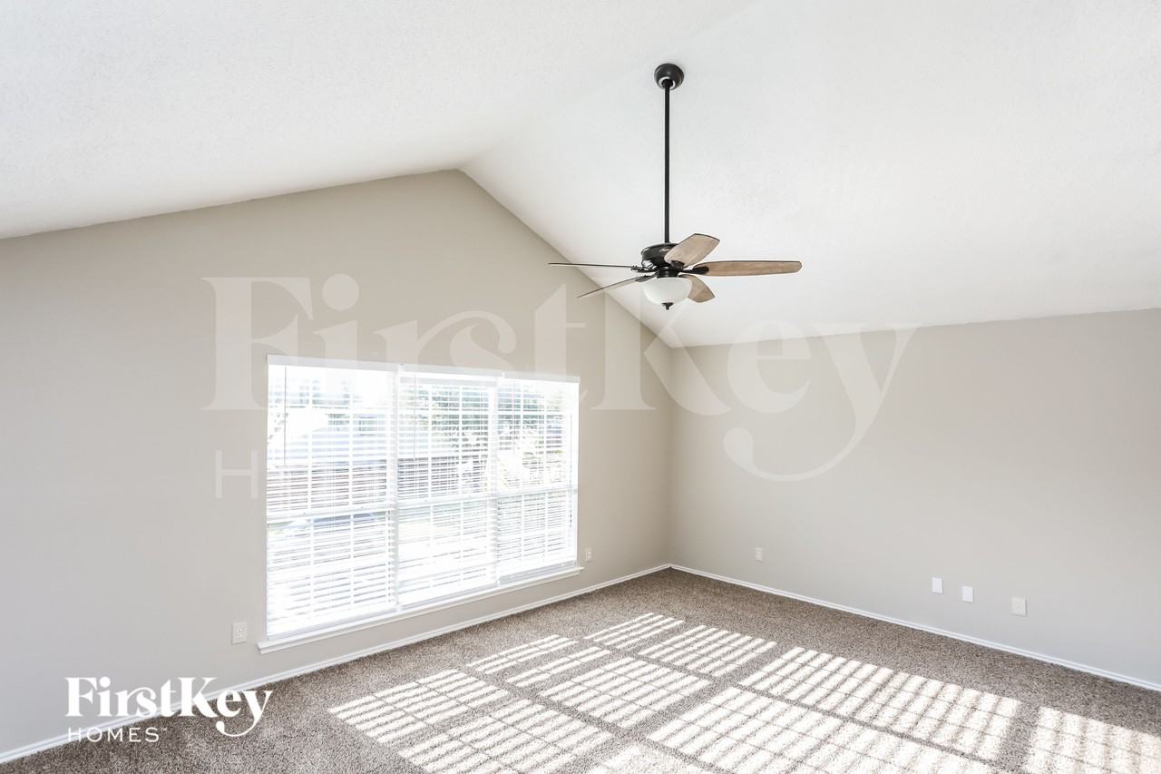 5320 Faireast Ct - Photo 7 of 15