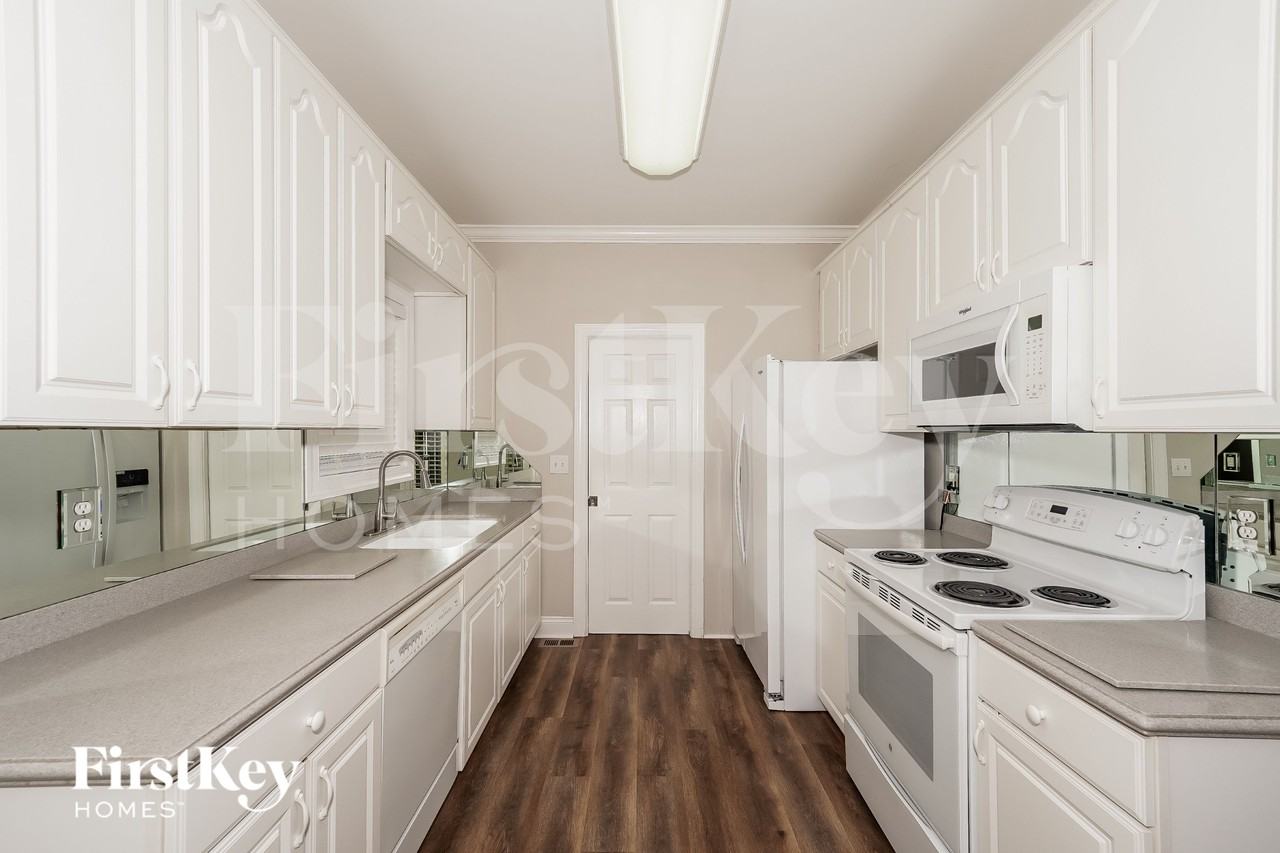 1596 Mountain Lodge Trl - Photo 5 of 15