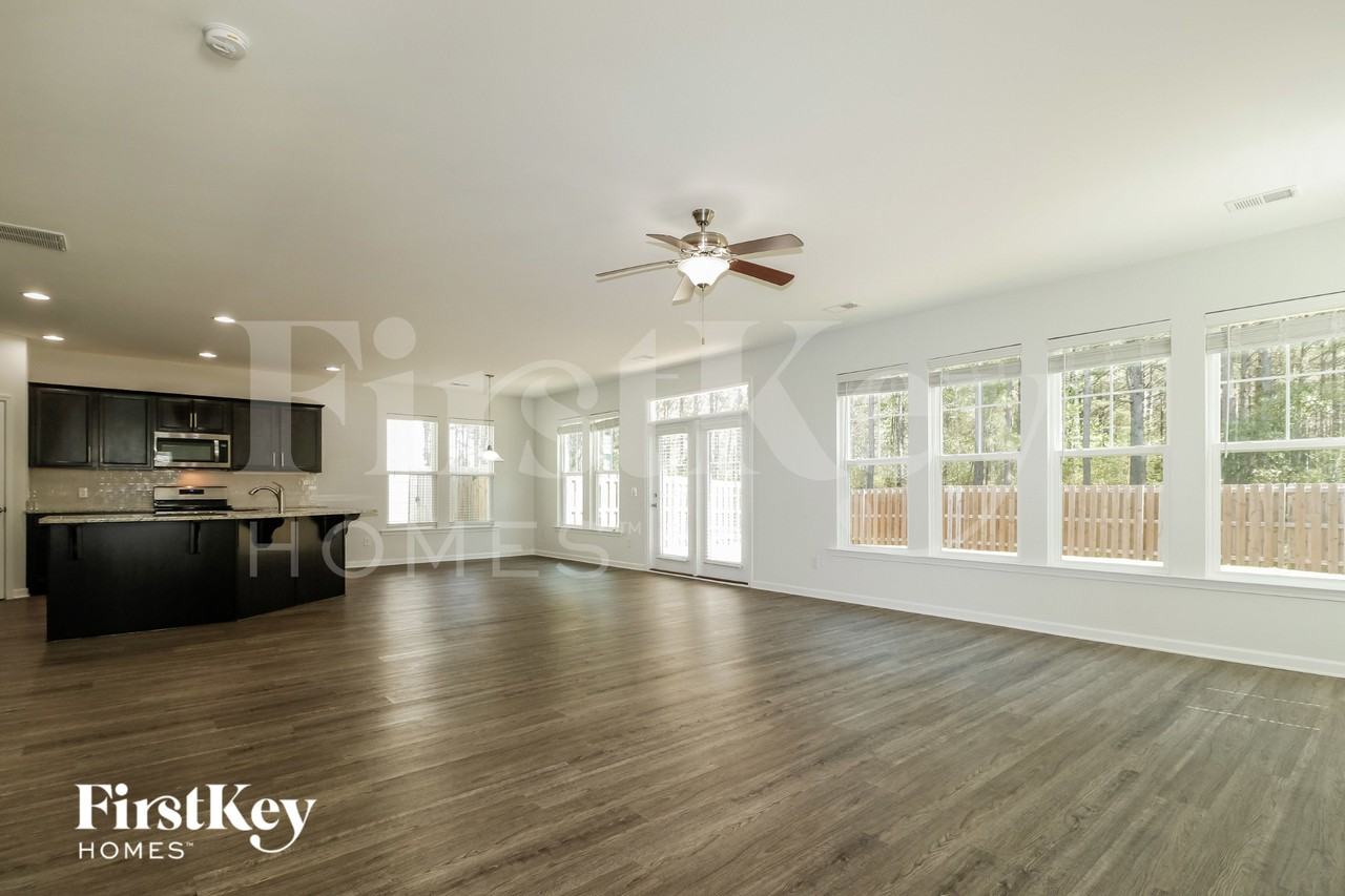 421 Sanctuary Park Dr - Photo 2 of 15