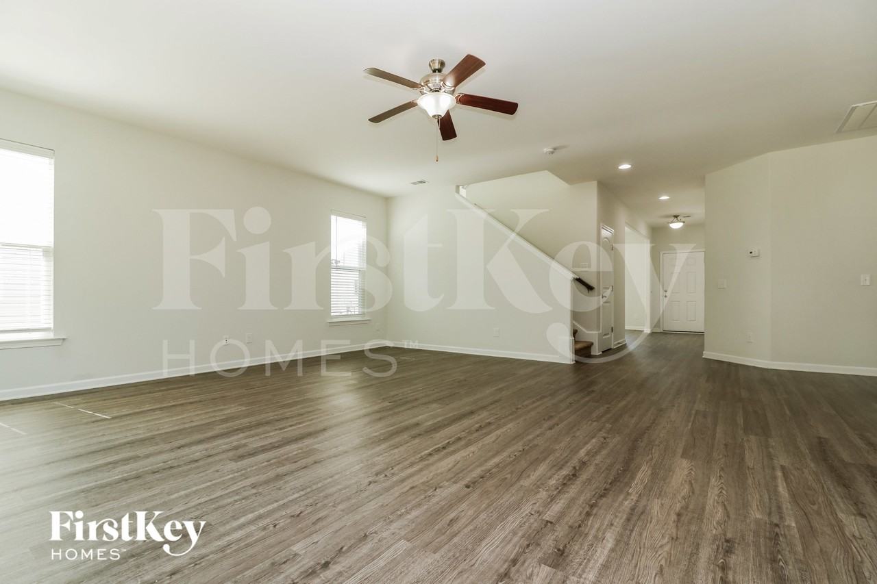 421 Sanctuary Park Dr - Photo 3 of 15