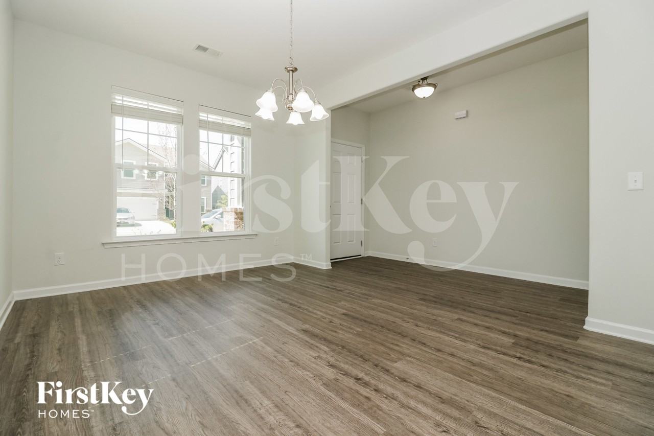 421 Sanctuary Park Dr - Photo 4 of 15