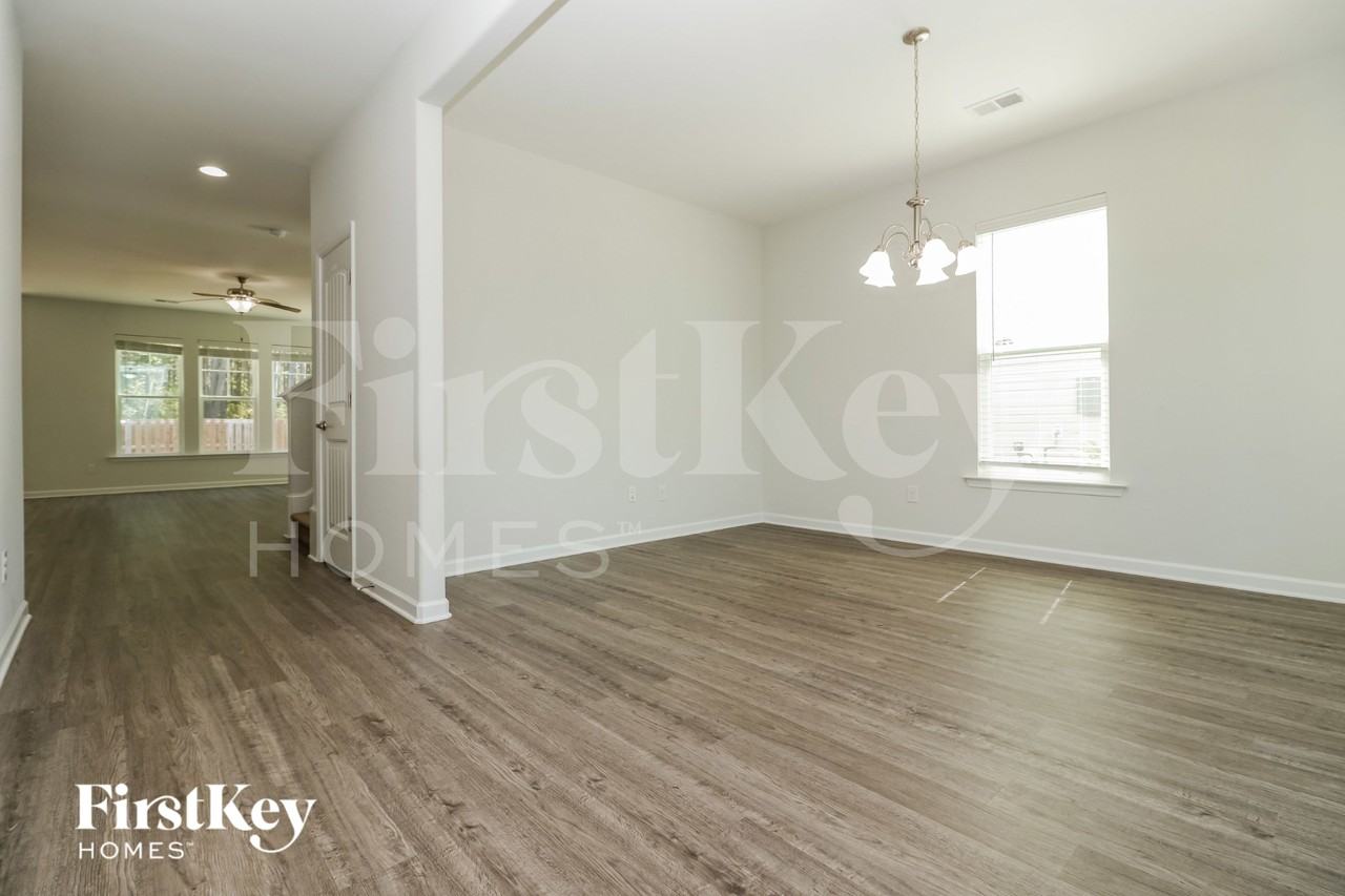 421 Sanctuary Park Dr - Photo 5 of 15