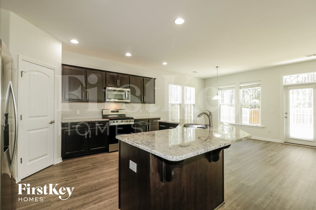 421 Sanctuary Park Dr - Photo 7 of 15