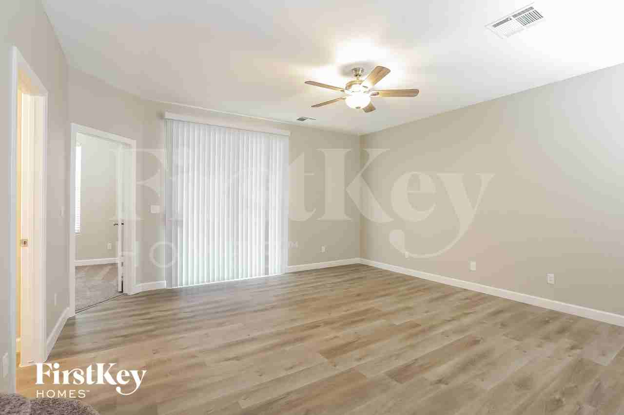 8794 Timberleaf Ct - Photo 3 of 15