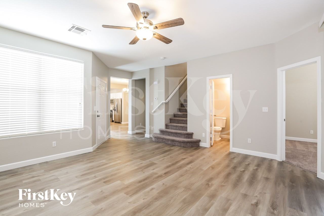 8794 Timberleaf Ct - Photo 4 of 15