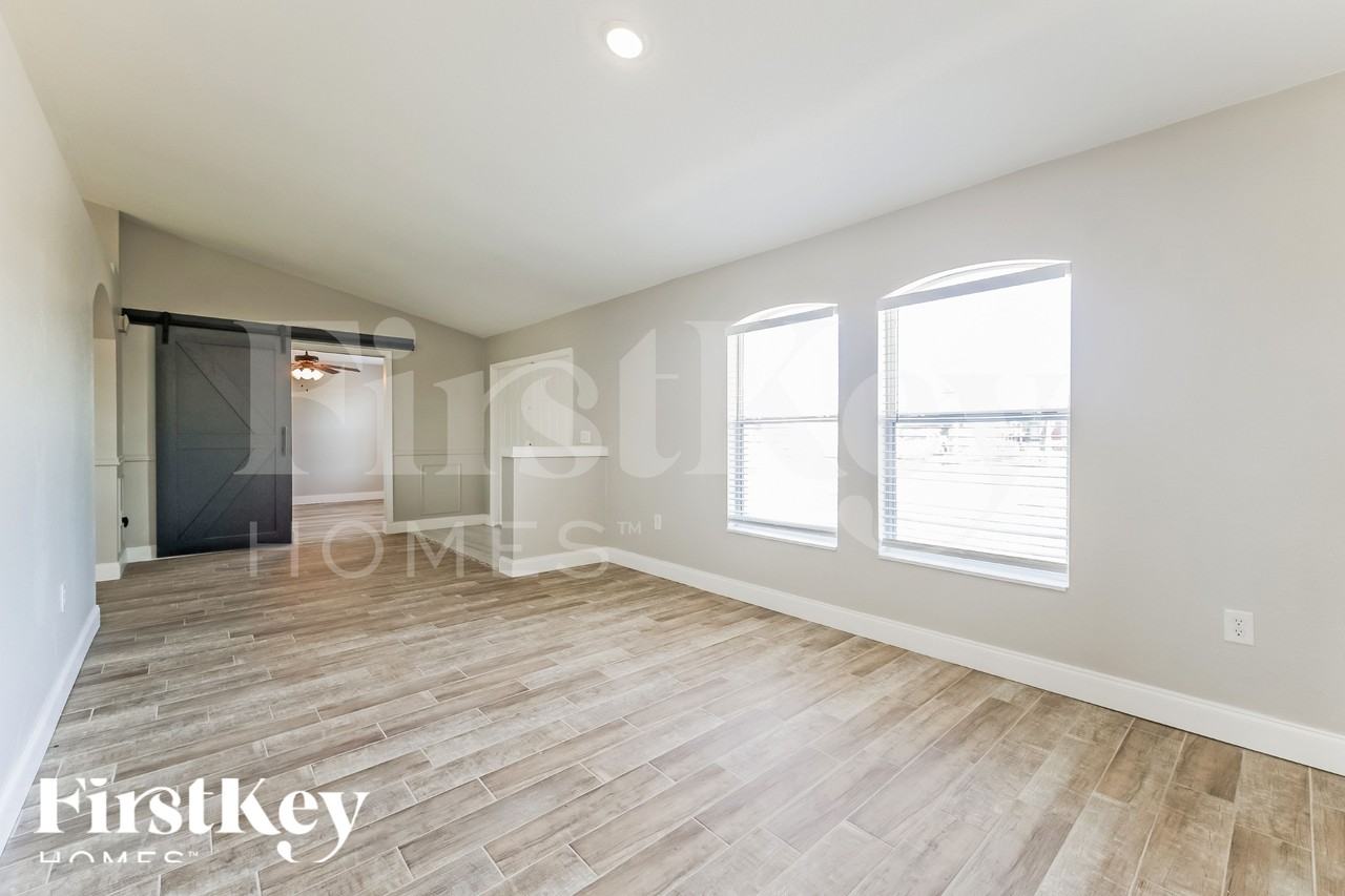 2519 Nw 7th St - Photo 5 of 16