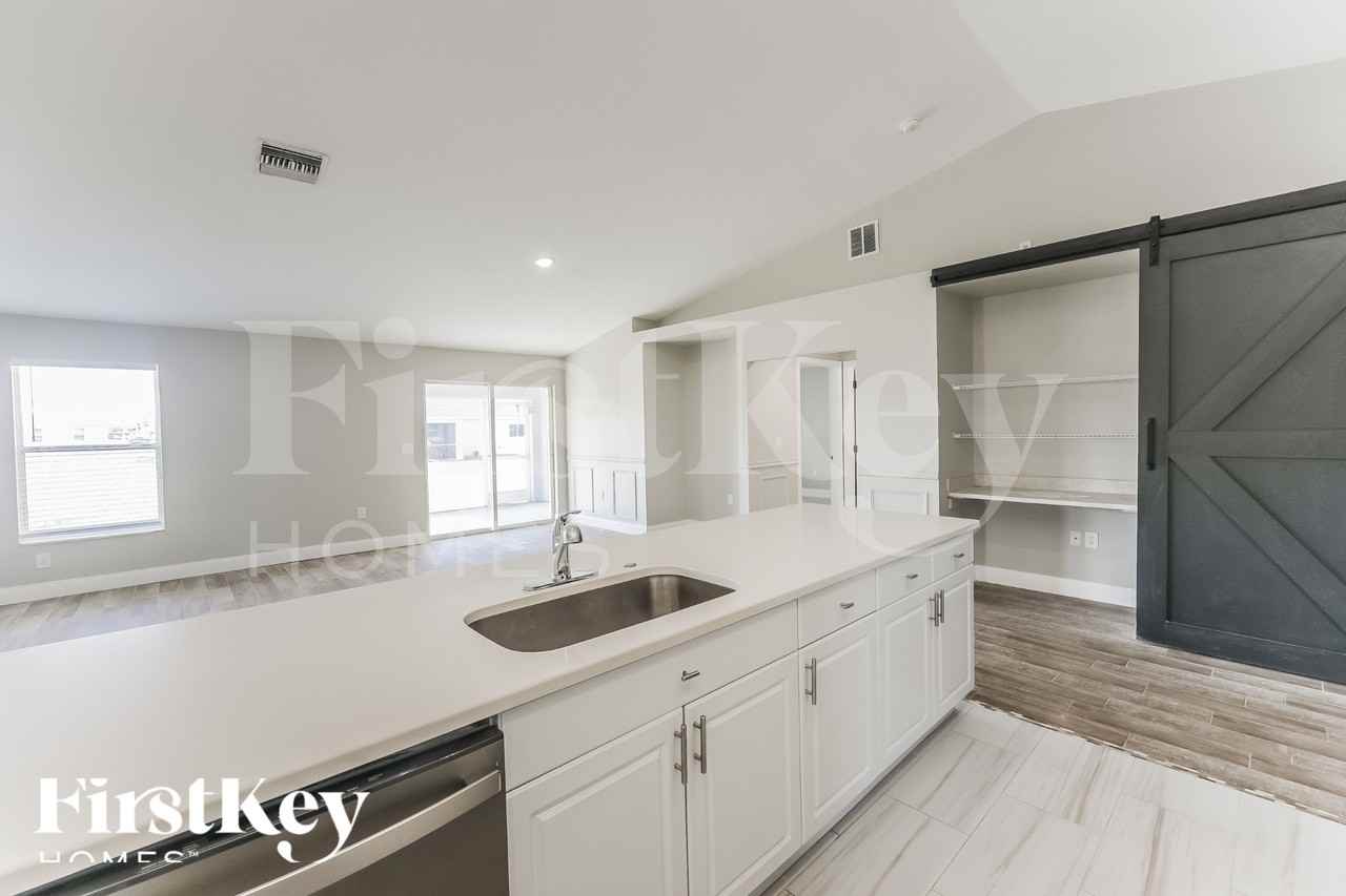 2519 Nw 7th St - Photo 7 of 16