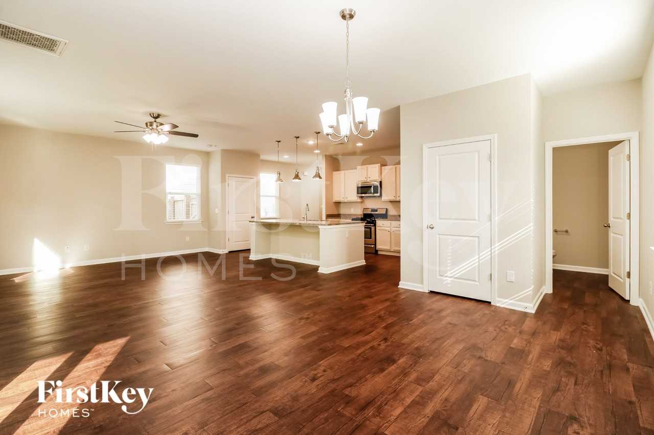 516 Glady Rd - Photo 4 of 15