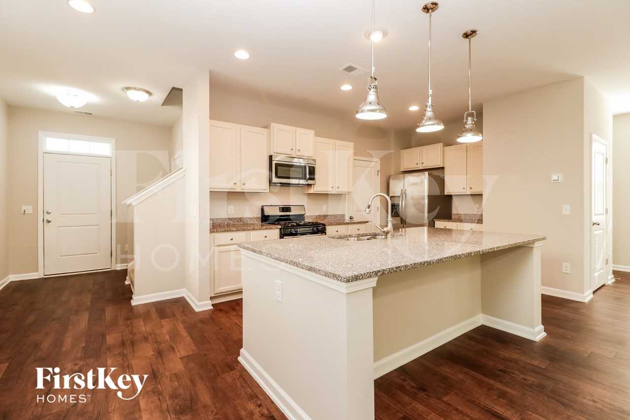 516 Glady Rd - Photo 6 of 15