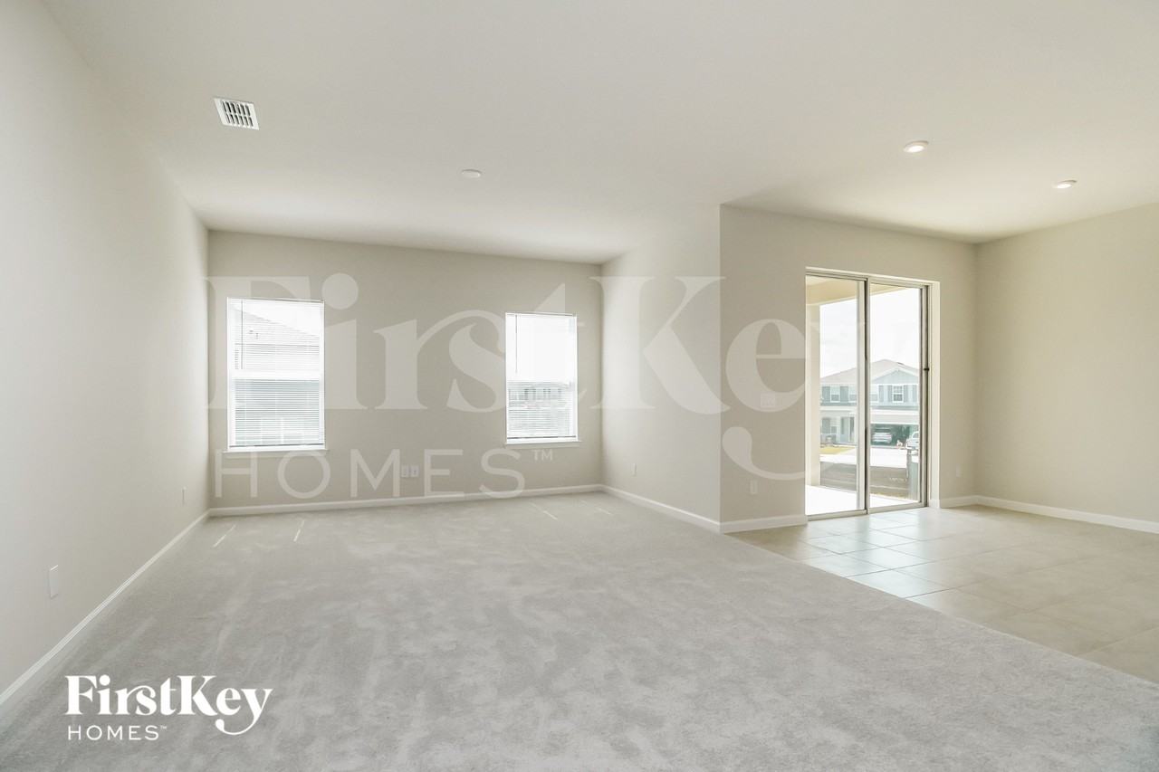 3058 Hill Point St - Photo 5 of 15