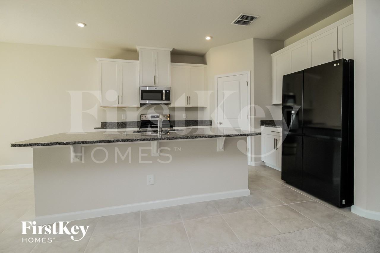 3058 Hill Point St - Photo 7 of 15