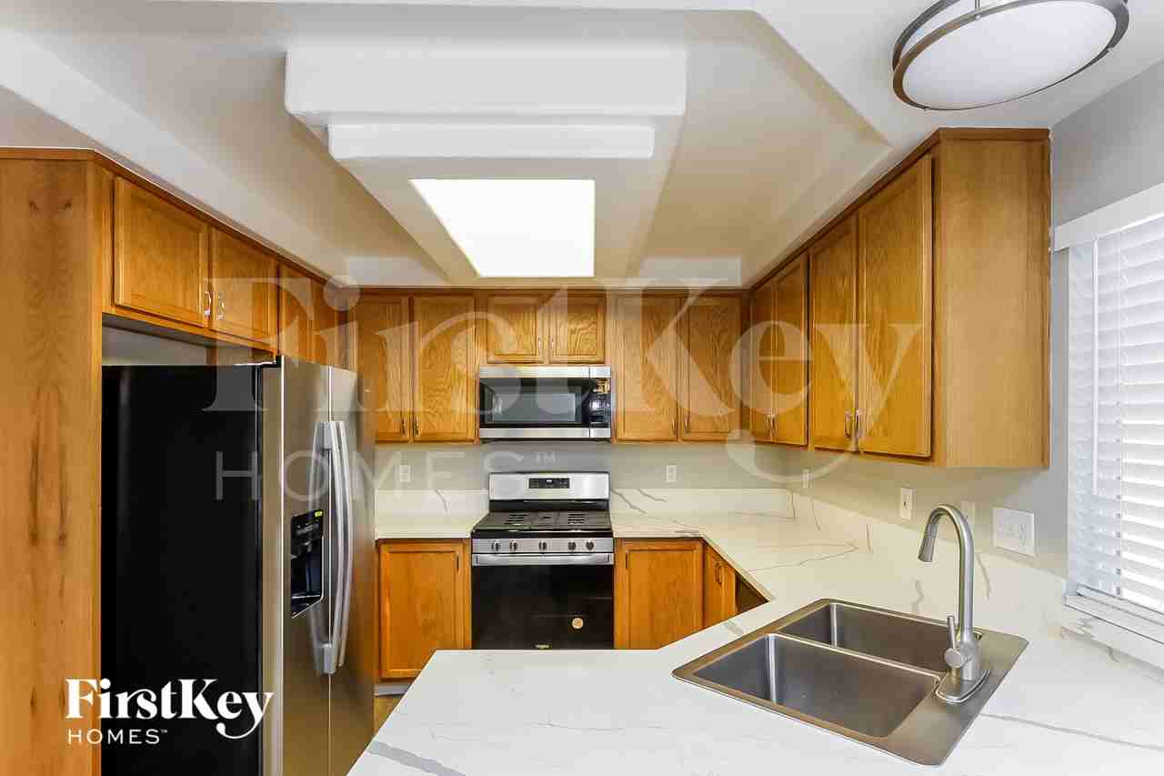 10174 Pennyroyal St - Photo 6 of 15