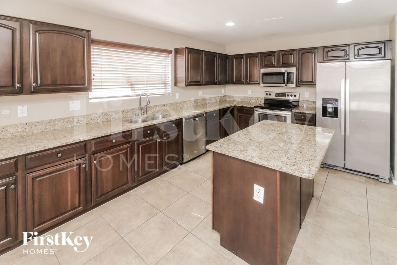 40133 W Sanders Way - Photo 4 of 15