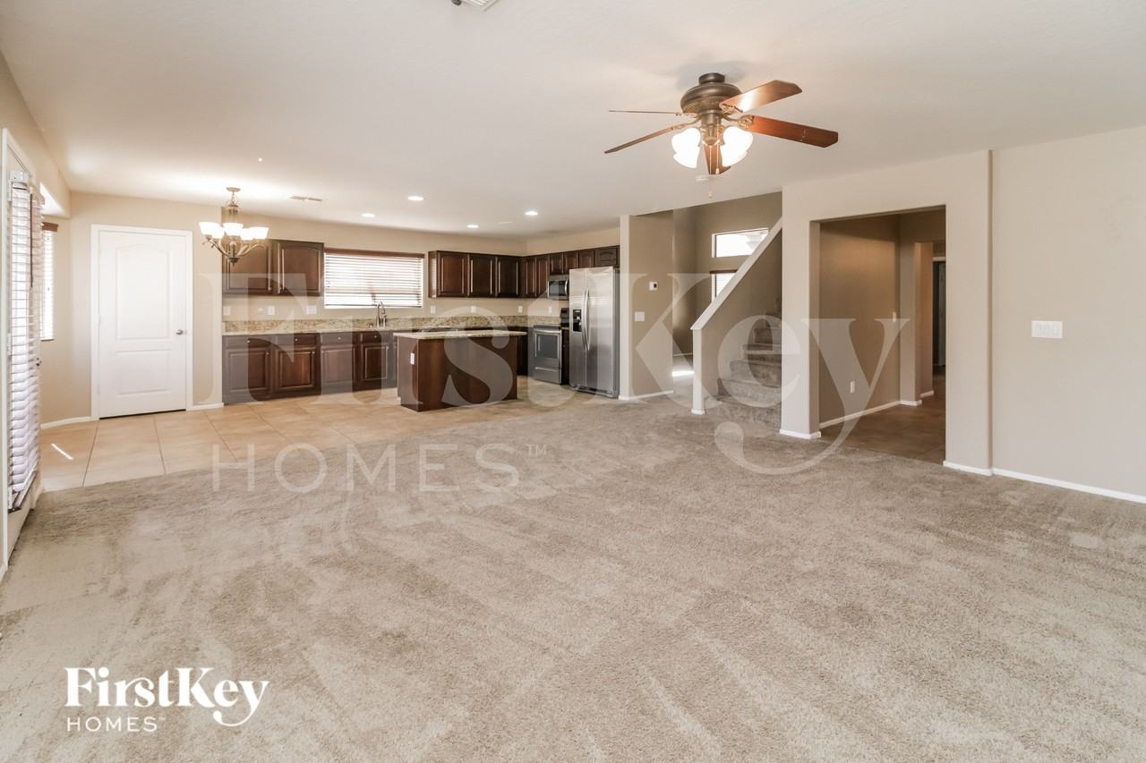 40133 W Sanders Way - Photo 5 of 15